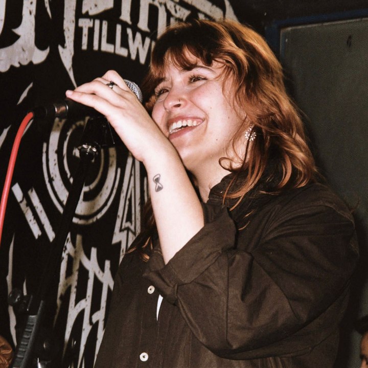 Lucía Somalo, compositora y cantante: "Te hacen sugerencias como que las canciones triunfarían más si no fuesen sobre lesbianas"