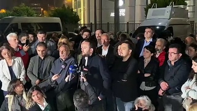 Taksim Dayanışması’nın yaptığı nöbet çağrısının ardından Çağlayan Adliyesi’ndeki bekleyiş sürüyor