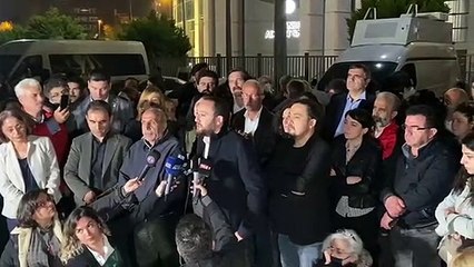 Taksim Dayanışması’nın yaptığı nöbet çağrısının ardından Çağlayan Adliyesi’ndeki bekleyiş sürüyor