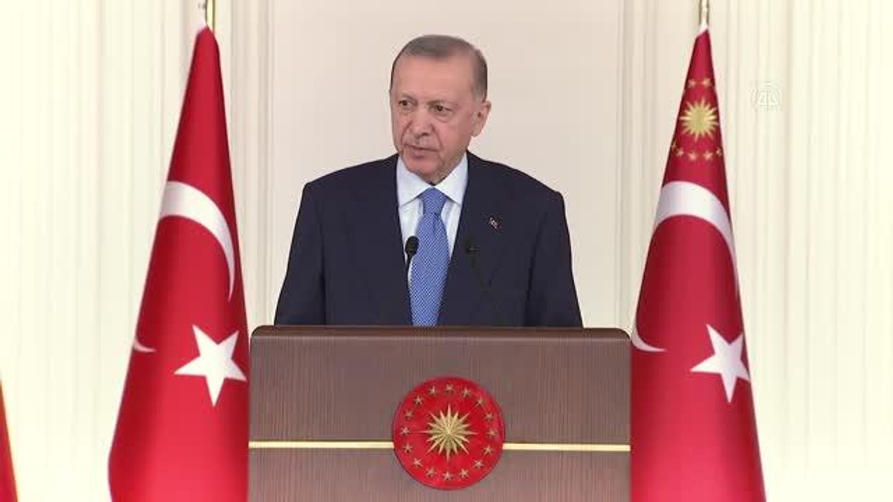 Cumhurbaşkanı Erdoğan: "Cumhurbaşkanlığı Hükümet Sistemi ile ülkemizin asırlık meselelerini çözme iradesi gösteren siyaset müessesesinin milletimizi...
