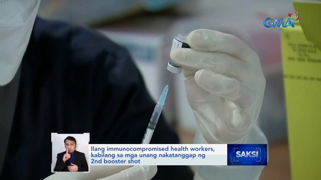 Ilang immunocompromised health workers, kabilang sa mga unang nakatanggap ng 2nd booster shot | Saksi