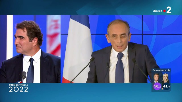 Roselyne Bachelot fait une belle grimace lors de la diffusion de l'allocution d'Eric Zemmour durant la soirée électorale de France 2 pour le second tour des présidentielles.