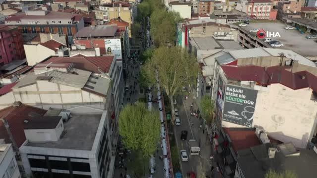 3 kilometrelik iftar sofrası: 11 bin kişi aynı iftar sofrasında buluştu