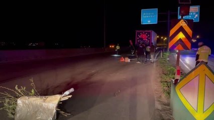 Otomobilin çarptığı tır sürücüsü öldü