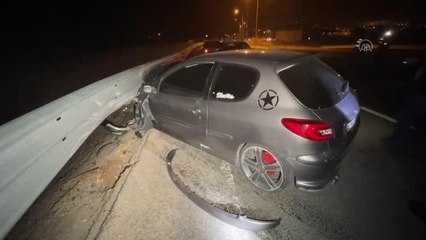 Bariyere çarpan otomobilin sürücüsü yaralandı