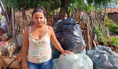 Em situação precária, catadora e seu filho de 3 anos pedem ajuda em Sousa para não passarem fome