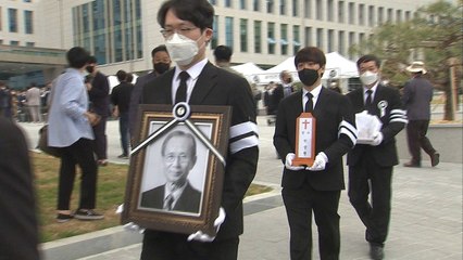 故 한승헌 변호사 추모 노제...'모교' 전북대서 열려 / YTN