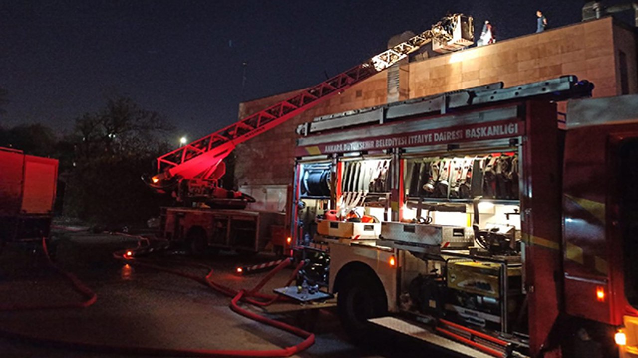 Ankara’da restorantta çıkan yangın, paniğe neden oldu