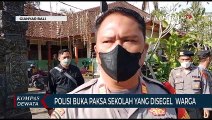 Polisi buka paksa sekolah yang disegel  warga
