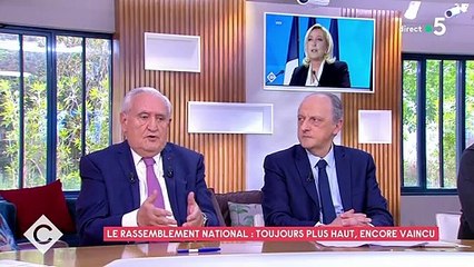 GALA VIDÉO - “Il n’est pas protégé” : Jean-Pierre Raffarin inquiet pour Emmanuel Macron