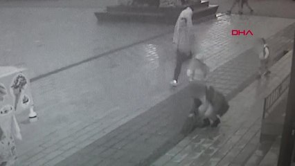 ESENYURT'TA GÜNDÜZ DİLENCİLİK YAPAN, GECE MAZGAL ÇALAN HIRSIZLAR KAMERADA