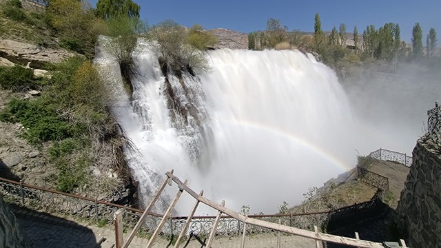 ‘Tortum Şelalesi kurudu’ iddiasına videolu yanıt