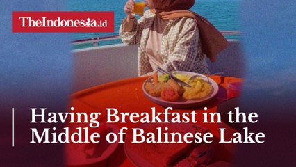 Having Breakfast in the Middle of Balinese Lake