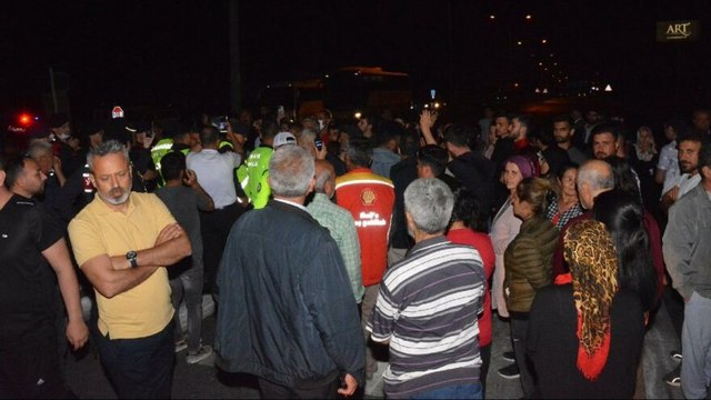 Ölümlü kaza sonrası üst geçit talebiyle D-400’ü trafiğe kapattılar