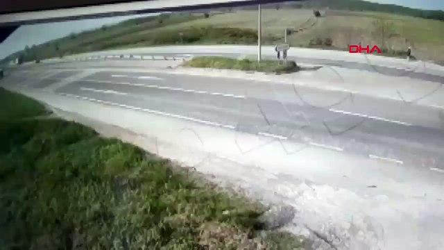 Kamyon halk otobüsüne çarptı: 1 ölü, 10 yaralı