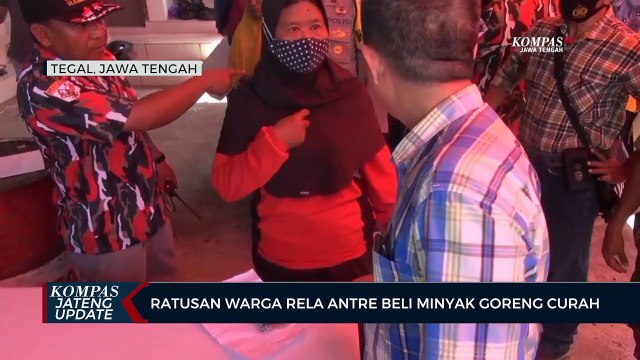 Ratusan Warga Rela Antre Beli Minyak Goreng Curah
