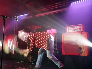 Paranoid Alice guitarist goes insane on stage