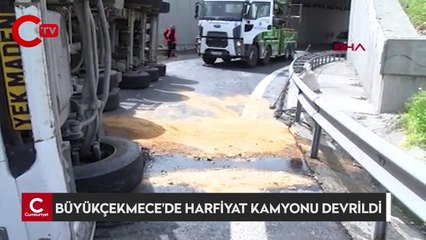 Büyükçekmece'de hafriyat kamyonu devrildi