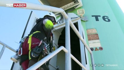 Yükseklik korkusuna rağmen gökdelenlerde çalışıyor