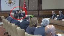 Kameralar önünde ilginç anlar! Erdoğan konuşmaya başlayınca gelip uyardılar: Canlı yayında değiliz