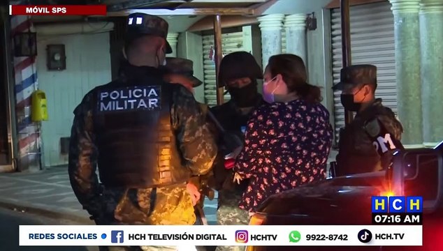 Ocupantes de pickup lesionados tras caer en cuneta #MóvilSPS