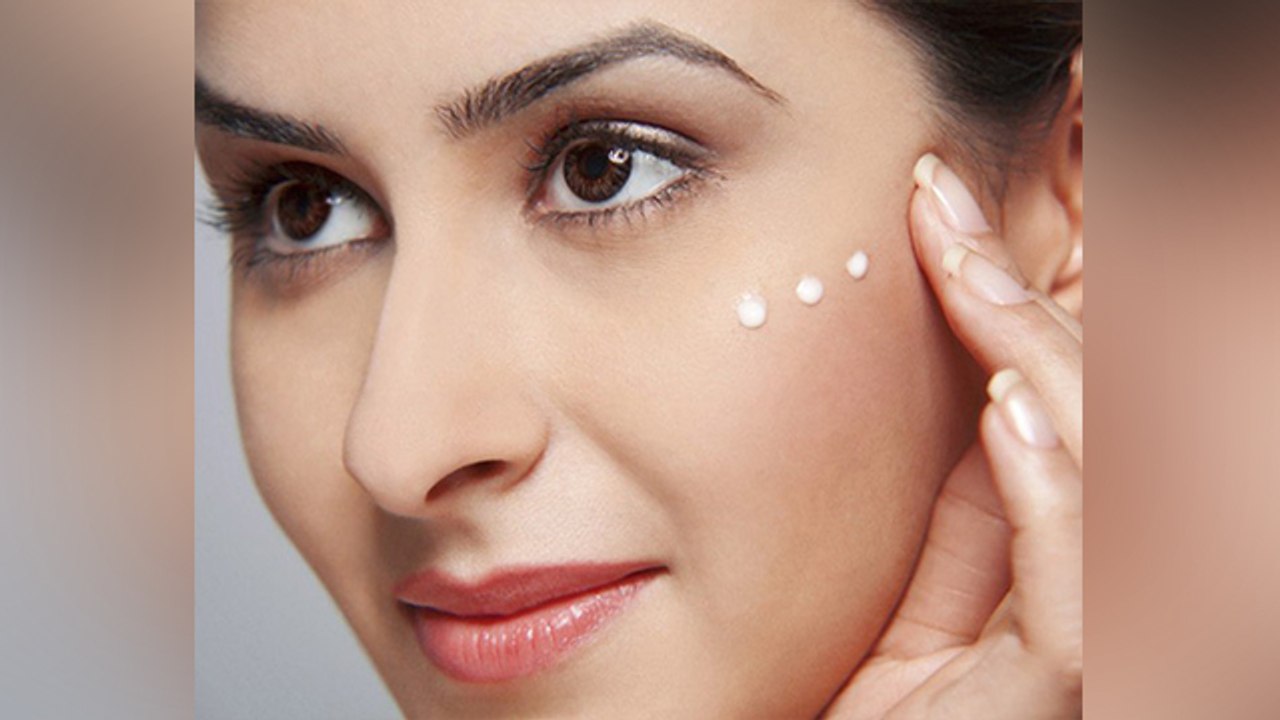 फेशियल के बाद चेहरे पर क्या लगाएं | Facial Ke B...