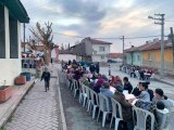 Eskişehir'in en eski yerleşim yerinde iftar yemeği: Mahalle halkı imece usulü hazırlanan iftar yemeğinde bir araya geldi