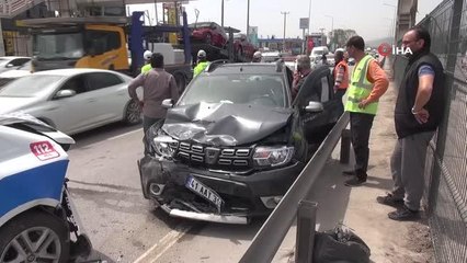 3 aracın karıştığı kazada otomobil içine sıkışan sürücü böyle çıkartıldı