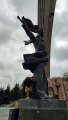 Kyiv remove monumento que assinala ‘amizade’ entre russos e ucranianos