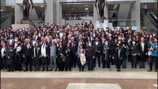 Avukatlardan Gezi Davası İçin Adalet Nöbeti. CHP'li Özel: Biz Bu Diktatörü, Gezi Ruhuyla Bir Kez Daha Yeneceğiz