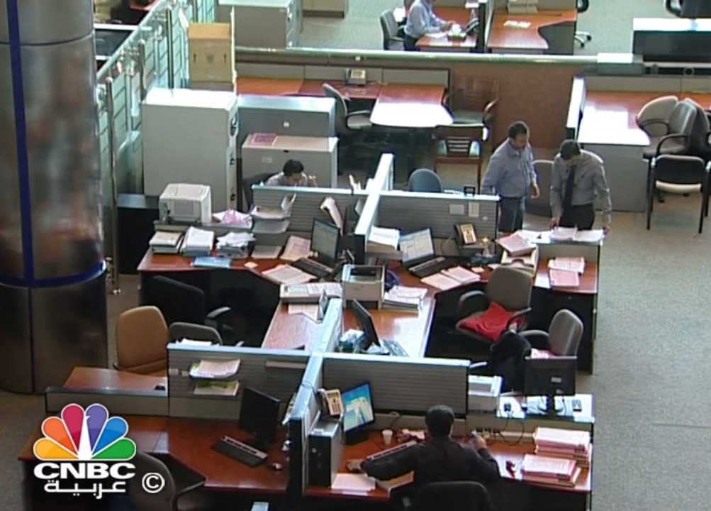 هل تستمر الشركات بدول الخليج بإنهاء خدمات موظفيها الوافدين؟