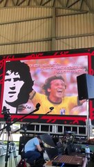 2 - Zico provoca alvoroço em escola pública de Brasília