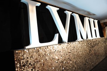 كريستيان ديور و LVMH تحت مظلة واحدة بصفقة قيمتها 12.1 مليار يورو
