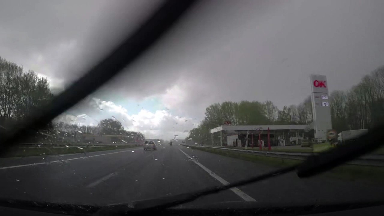 Bus & Car & Rain Ocean