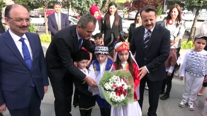 Okullarda maske takılacak mı? Bakan Özer tarih vererek açıkladı