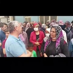 Osmaniye'de kıyafet yardımında izdiham! Kızılay yardımı ertelemek zorunda kaldı