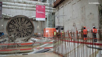 شاهد: آلة حفر الأنفاق الألمانية "كارولين" تباشر عملها في الخط 18 لمترو باريس