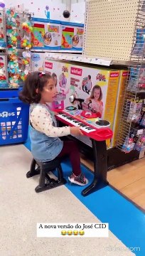 Luciana Abreu publica foto amorosa da filha numa loja de brinquedos: “Eh! Viva!”