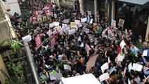 Taksim'de toplanan kalabalık Gezi Parkı davasında çıkan kararları protesto etti