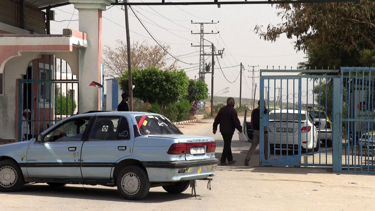 اسرائيل تعيد فتح معبر إيريز للسماح لفلسطينيي غزة بالعمل على أراضيها