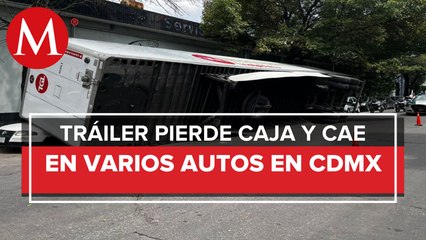 Caja de tráiler se desprende de tractor y cae sobre 4 vehículos en CdMx