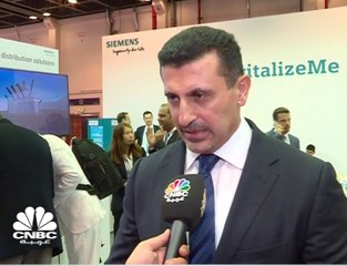 Télécharger la video: نائب رئيس تنفيذي أول لمنطقة الشرق الأوسط وشمال أفريقيا بسيمنس لـCNBC عربية: نتوقع ارتفاع الطلب على الطاقة 60% خلال الأعوام الخمسة عشر المقبلة