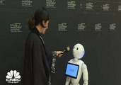 ALEX   وPEPPER  من أشهر الروبوتات في مبادرة مستقبل الاستثمار بالرياض