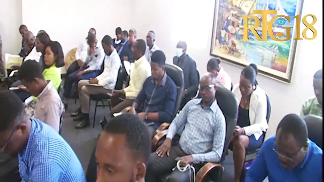 Ministè Komès ak Endistri tanmen konferan deba yo pou plizyè anplwaye nan seksyon jiridik ministè a.