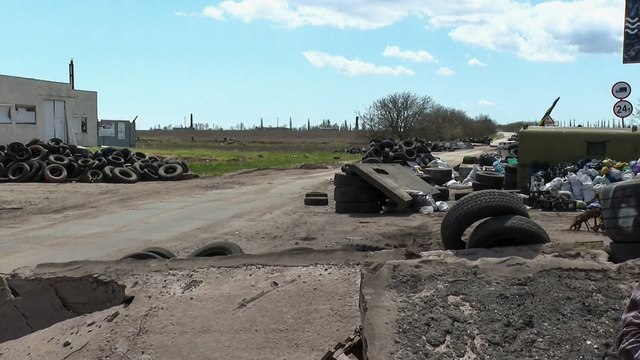 القوات الأوكرانية تعزز تحصيناتها وتبني الخنادق في جبهة ميكولايف