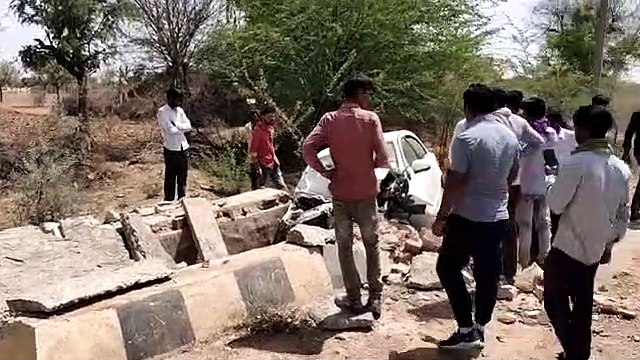 Video...अनियंत्रित कार बाइक से टकराई, एक की मौत, तीन घायल