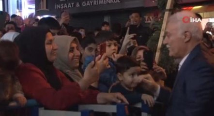 Sultangazi'de Nihat Hatipoğlu'na yoğun ilgi