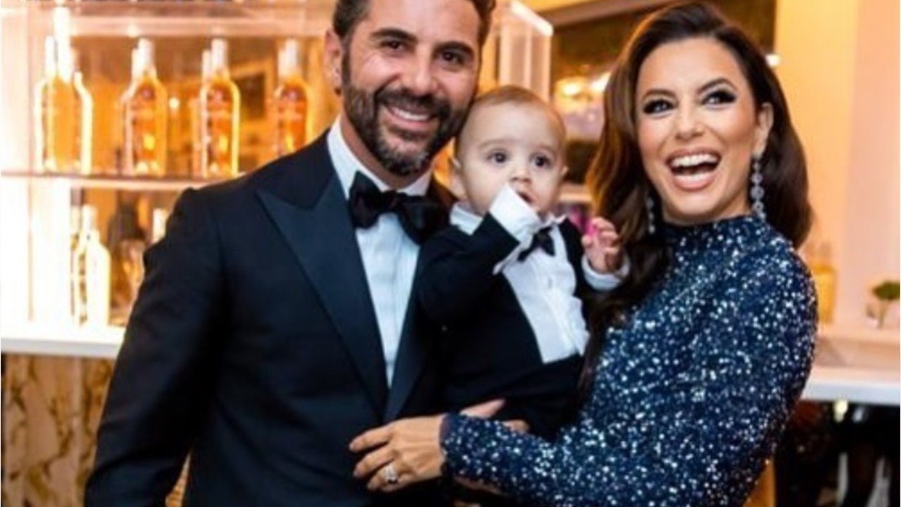 GALA VIDÉO – PHOTO – Eva Longoria pose avec son fils Santiago… et il a bien grandi !