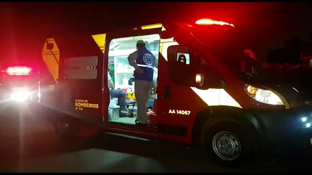 Motociclista sofre fraturas após forte colisão com carro no Bairro Brasília; veículos ficaram destruídos