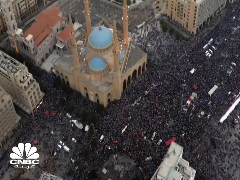 الاحتجاجات تتواصل في لبنان والمصارف تغلق أبوابها